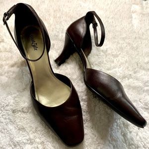 East 5th Brown Ankle Strap Leather Pump 10W